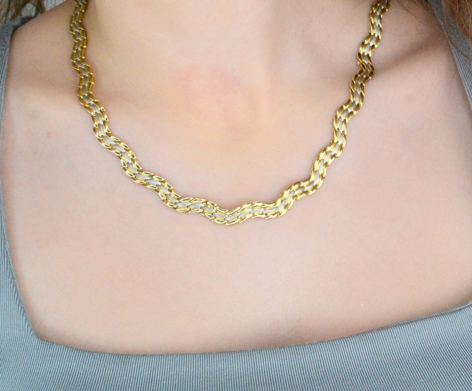 Złota Kolia damska 585 z białym złotem rozmiar 45. Złota Kolia damska 585 z białym złotem to złoty naszyjnik damski który będzie pięknie prezentował się na kobiecie o wysmakowanym guście. Idealny prosty wzór kolii 1.jpg